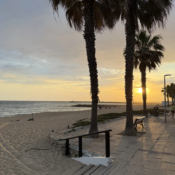 Dîner en terrasse face au coucher de soleil, Algarve