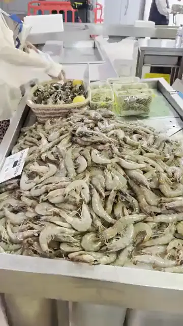 Crevettes et fruits de mer au marché de Loulé
