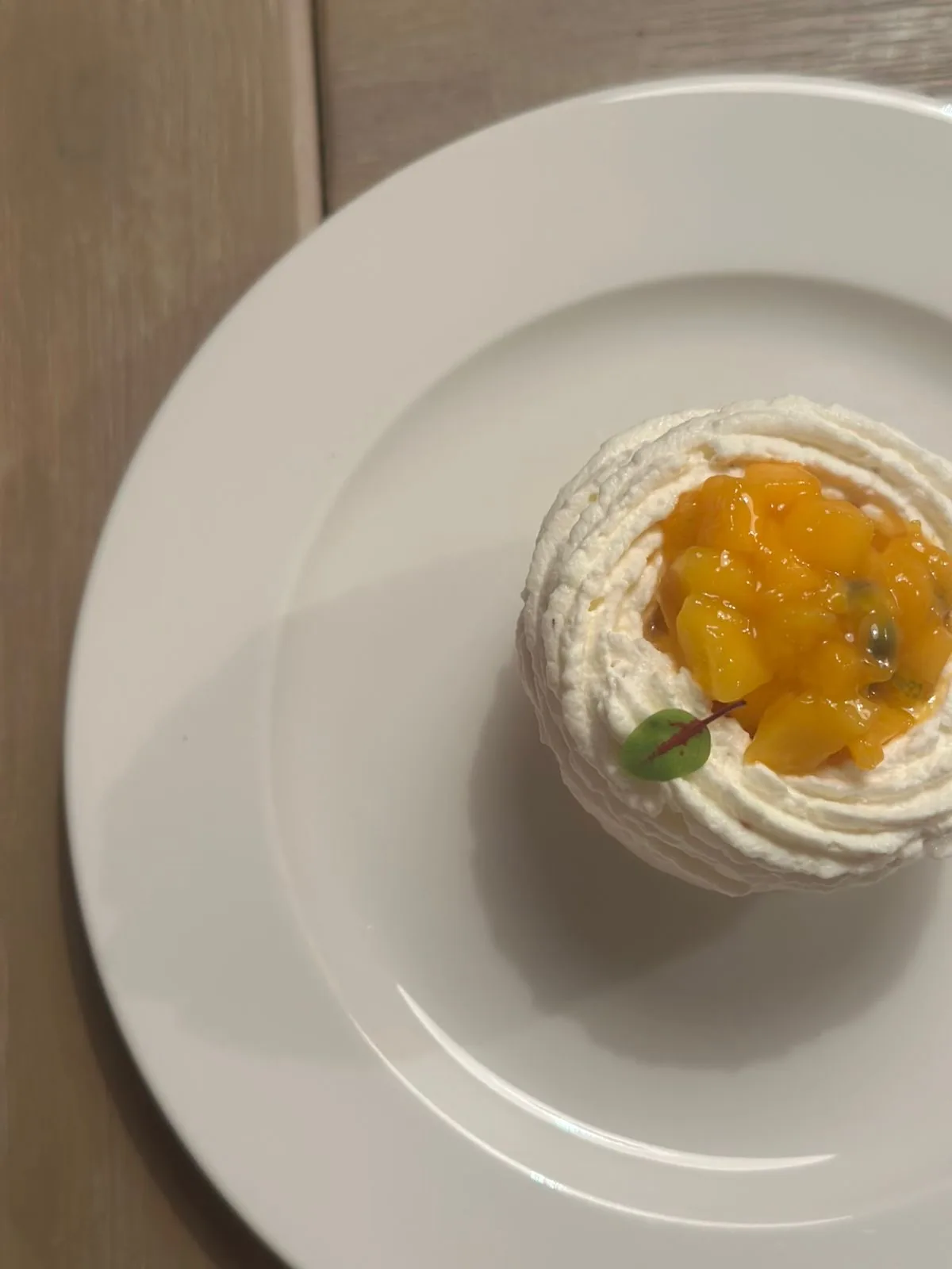 Pavlova exotique, dessert d'un chef privé en chalet à Méribel