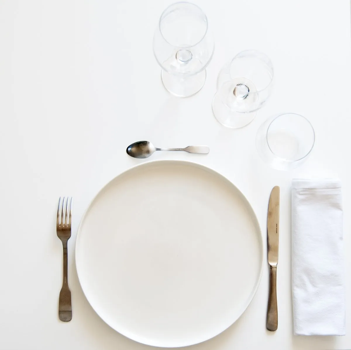 Chef privé vs restaurant : que choisir en vacances en famille ?