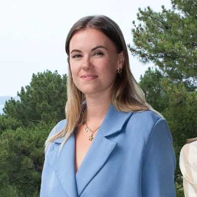 Portrait de Jennyfer Goux, Maxwell-Baynes | Christie's au Pyla